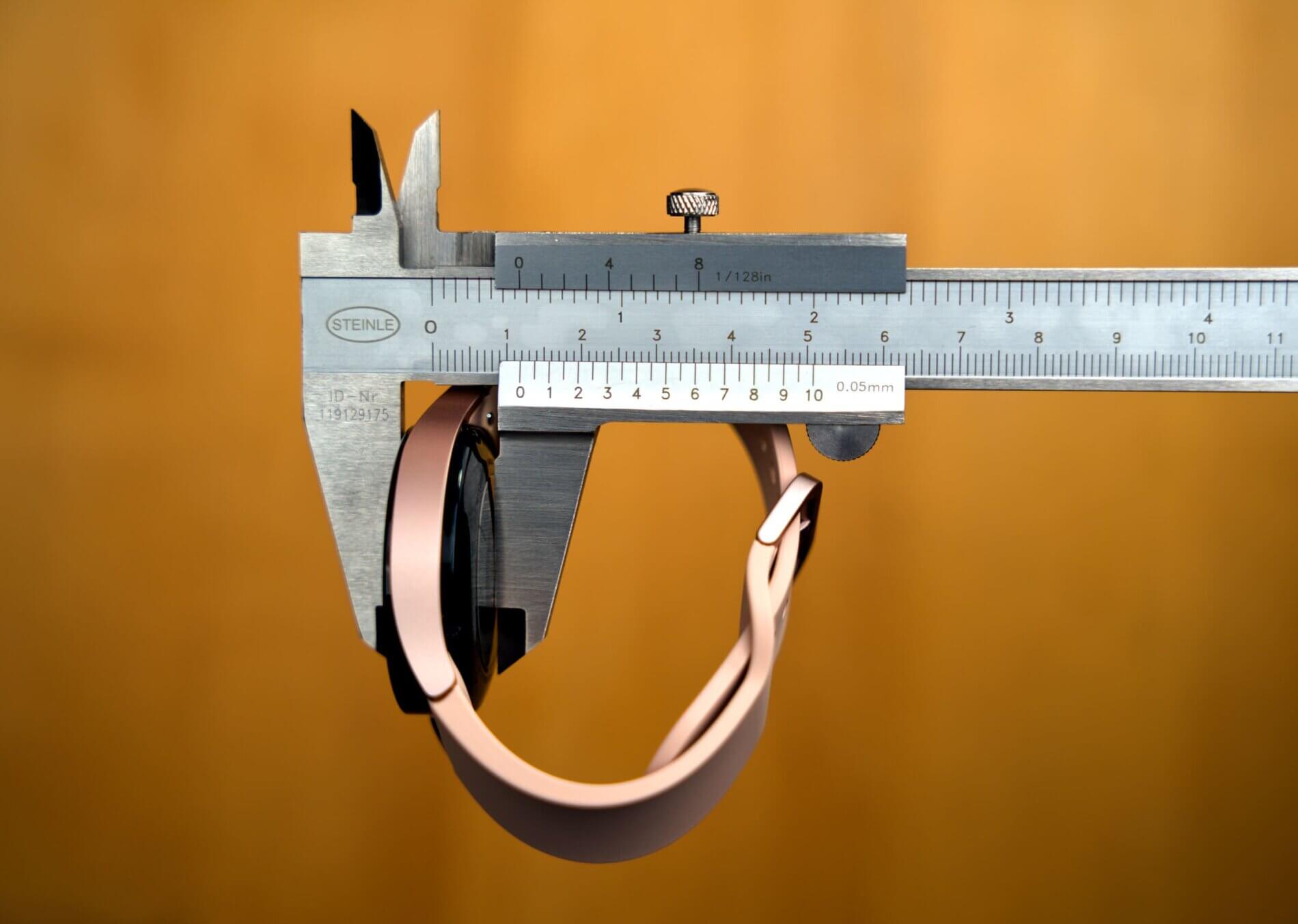 Samsung Galaxy Watch4 - Thinness measurement ('Pink Gold' small women smartwatch)